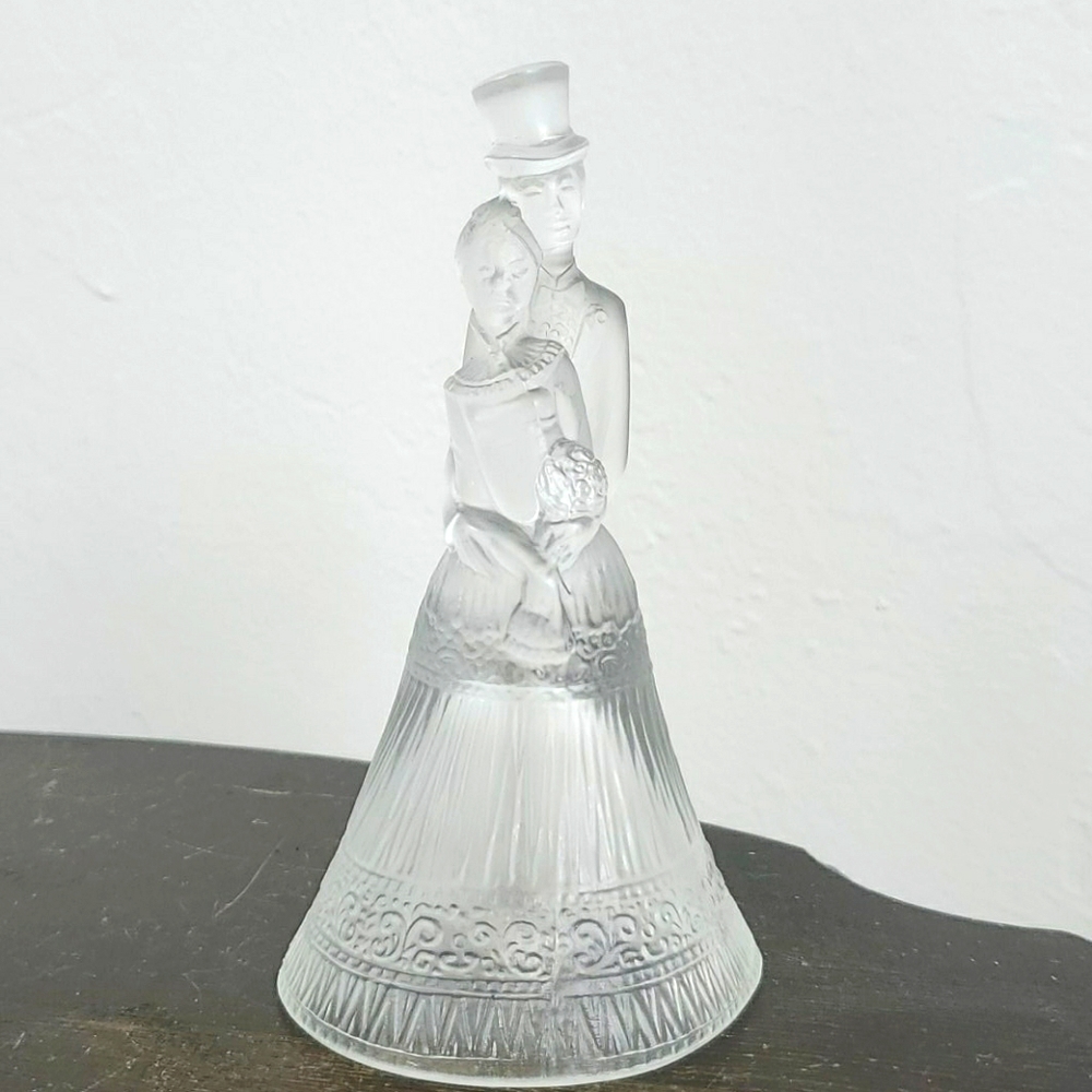Vintage cristal bell figurine women and men